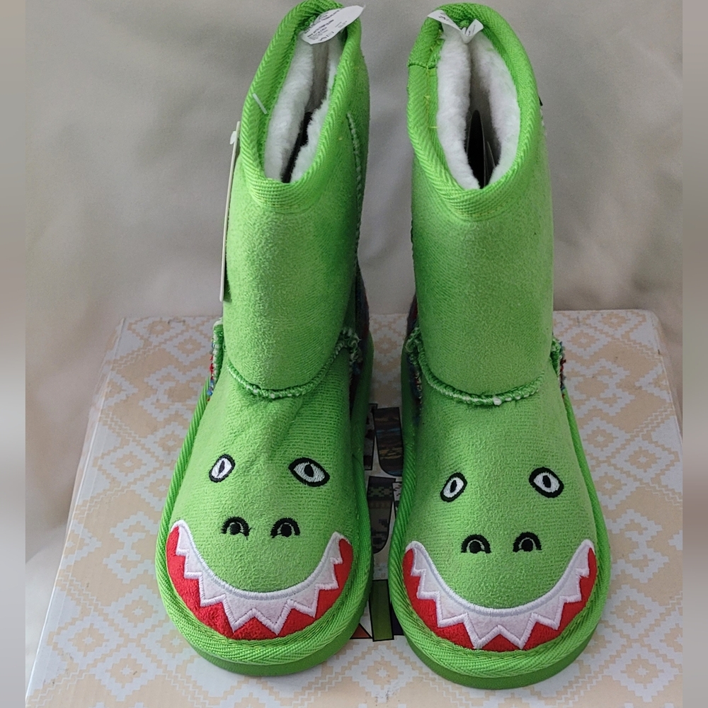Muk Luk Kids Boots... Size 12...NEW